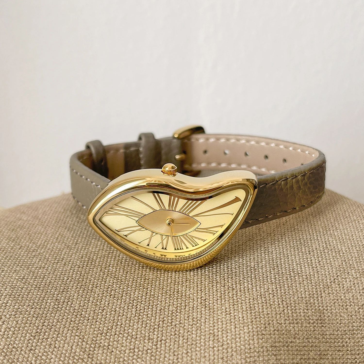 High end Retro Creative Watch  - Cartier Watch Tank review and price